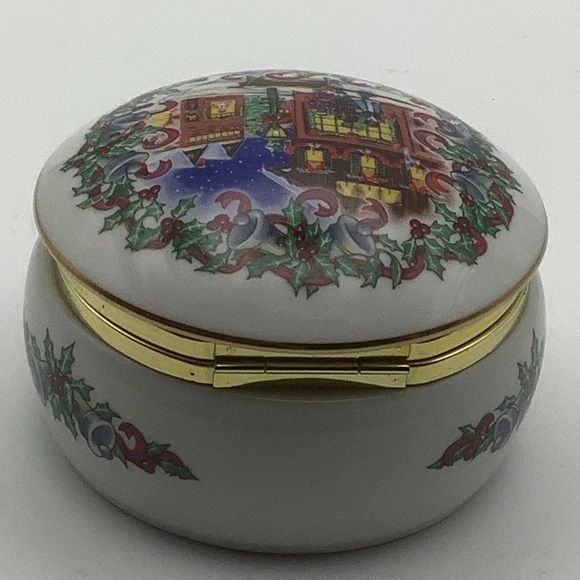 Vintage 1992 Heritage House Silver Bells Christmas Musical Box - Picture 4 of 14
